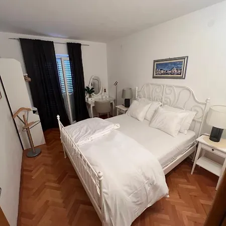 Jakov & Antonia Heritage Estate Apartment *