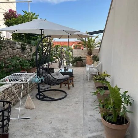 Jakov & Antonia Heritage Estate Apartment *