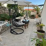 Jakov & Antonia Heritage Estate 赫瓦尔