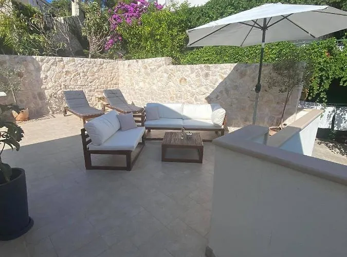 Jakov & Antonia Heritage Estate Hvar Town